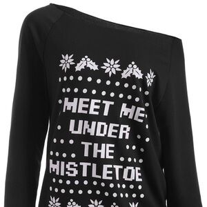 New holiday top “Meet  me under the mistletoe” med